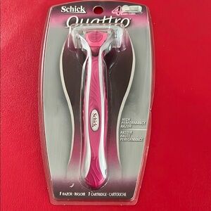 Schick Quattro Razor in Pink